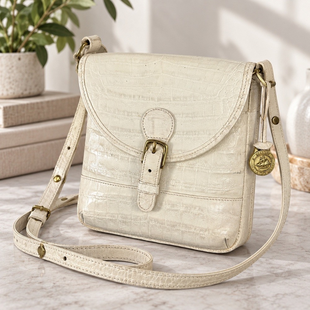 Vintage Brahmin USA Cream Croc Embossed Leather Crossbody Bag Brass Medallion